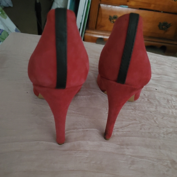 Mia Limited Edition Red Suede Pump size 9 - Picture 4 of 4